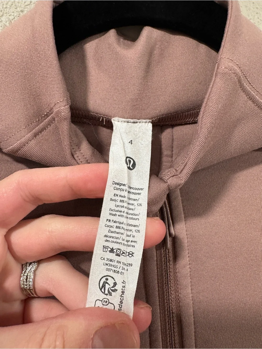 Lululemon it’s a Rulu Half Zip Pullover - Picture 4 of 6